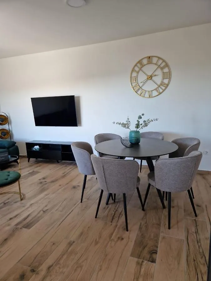 Apartment Luka 프리블라카